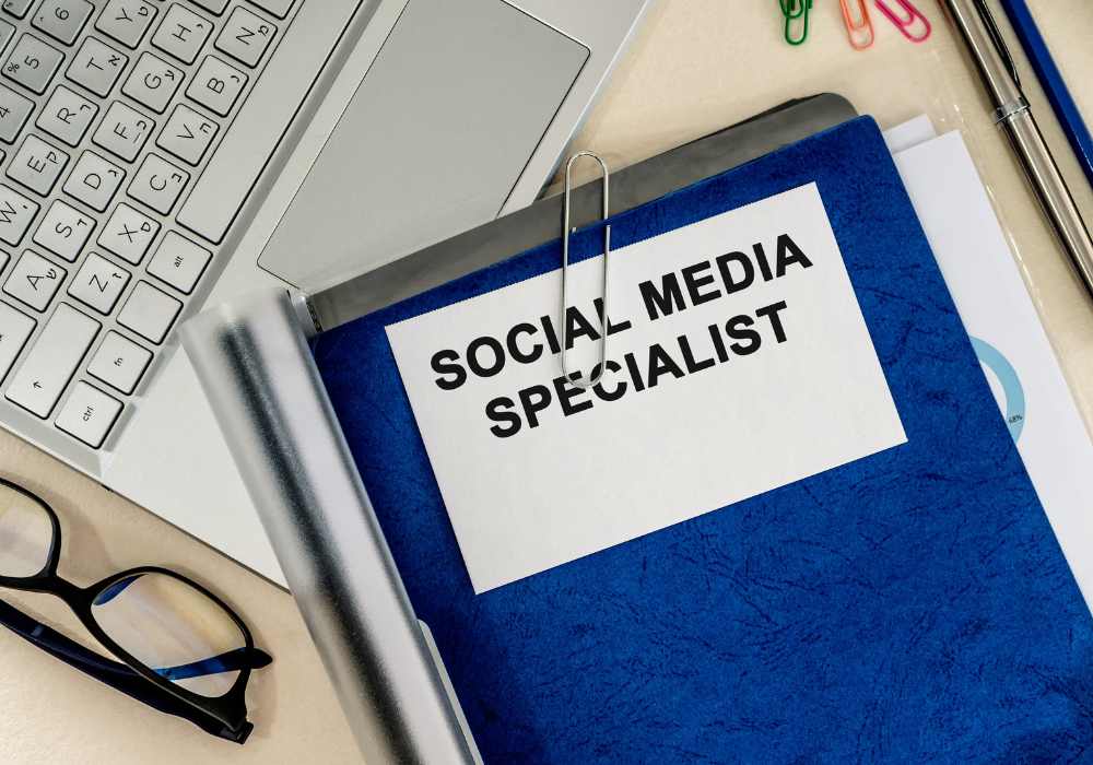 curriculum vitae sosial media spesialis 3