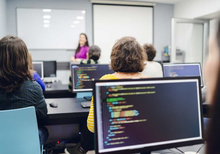 Skill Programming: Arti, Manfaat, Jenis, dan Cara Meningkatkannya