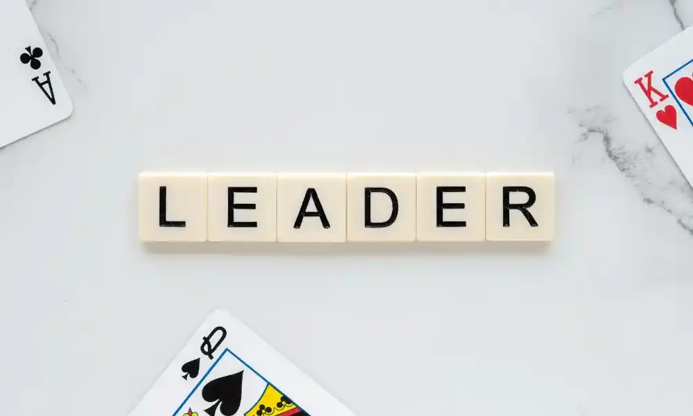 leader adalah