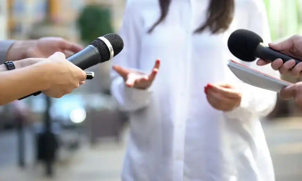 gaji public relation