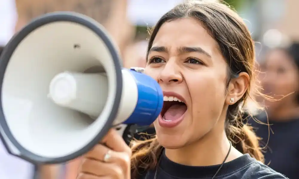 karyawan demo naik gaji