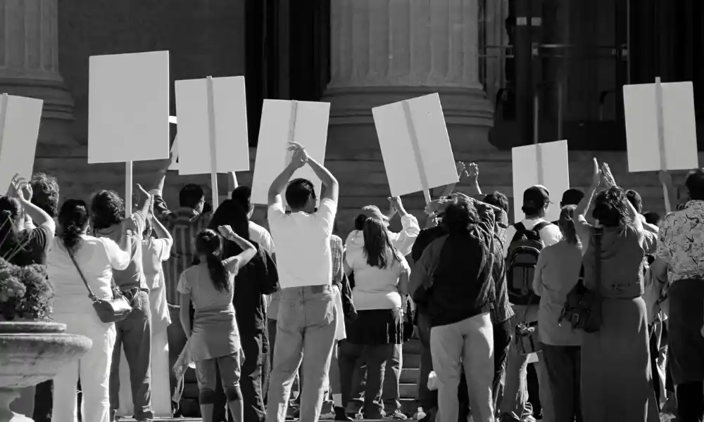 karyawan demo naik gaji