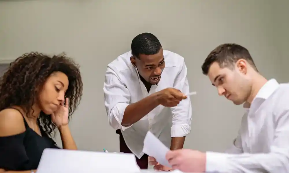 contoh konflik di tempat kerja