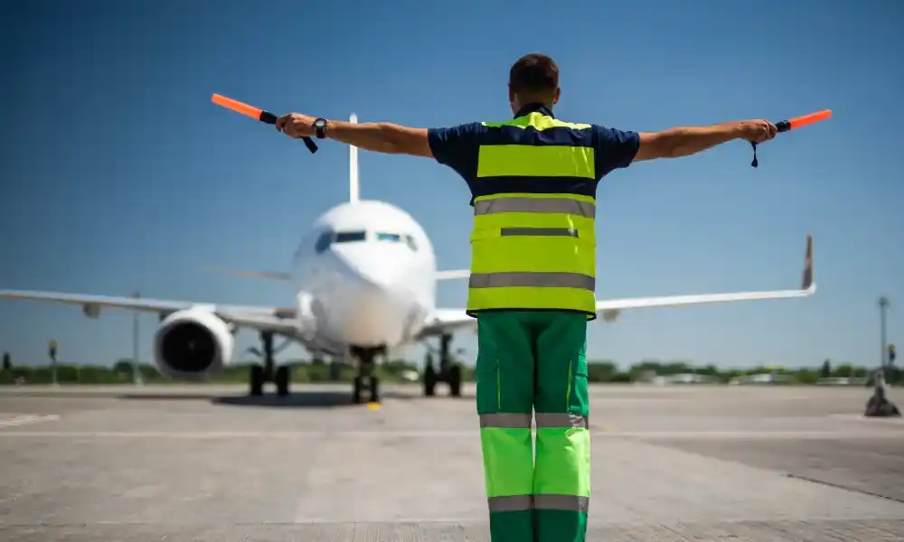 gaji tukang parkir pesawat