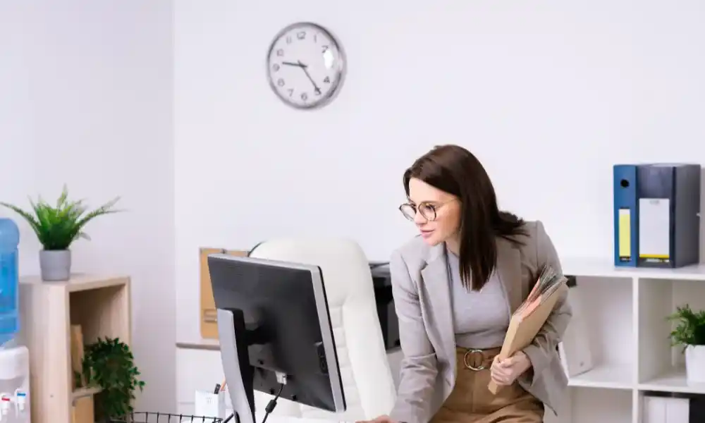 peraturan cuti karyawan