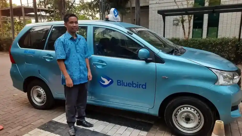 gaji driver bluebird