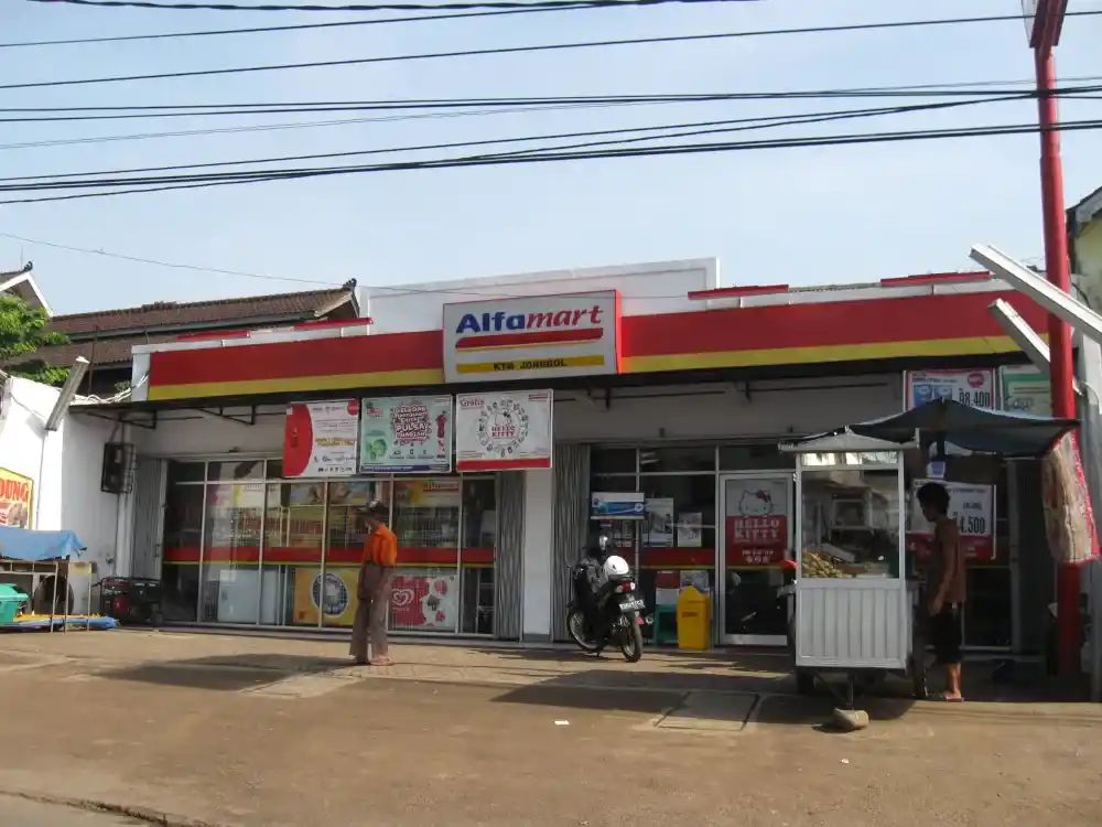 berapa gaji alfamart